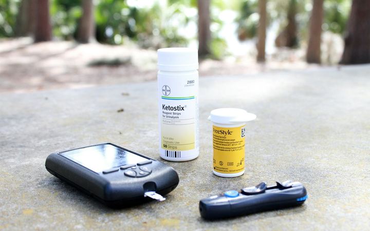 Blood sugar meter with a test kit