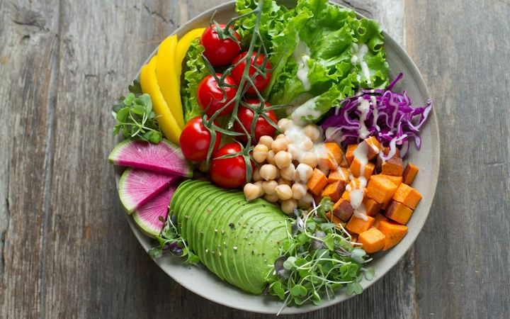 Colourful healthy veggie bowl